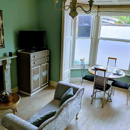 Beautiful One Bedroom Ground Floor Apartment With Parking Exeter Exterior foto